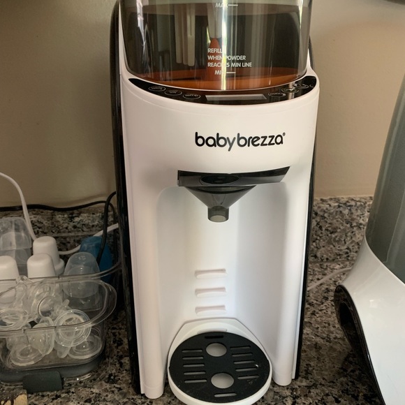Baby Brezza formula mixer - Picture 3 of 3